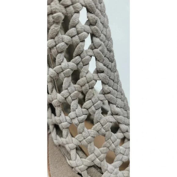 Badgley Mischka Marc & James Tan Suede Pumps Size 9M - Picture 7 of 10